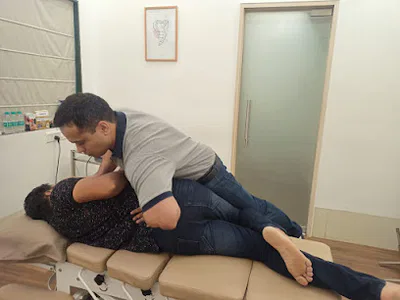 DR. RAHUL KULKARNI PT, Chiropractor, Osteopath and Physiotherapist